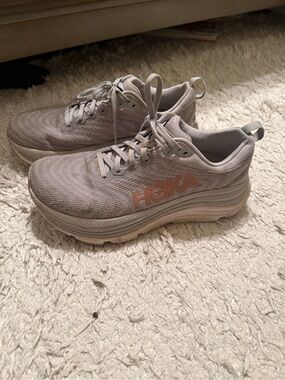 Hoka Womens Light Gray Sneakers with Blush Logo
